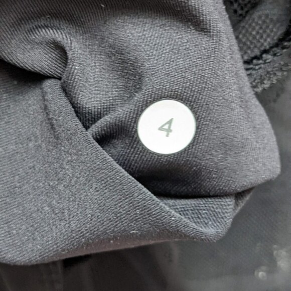 Lululemon City Sky Run by Short in black - Picture 12 of 12